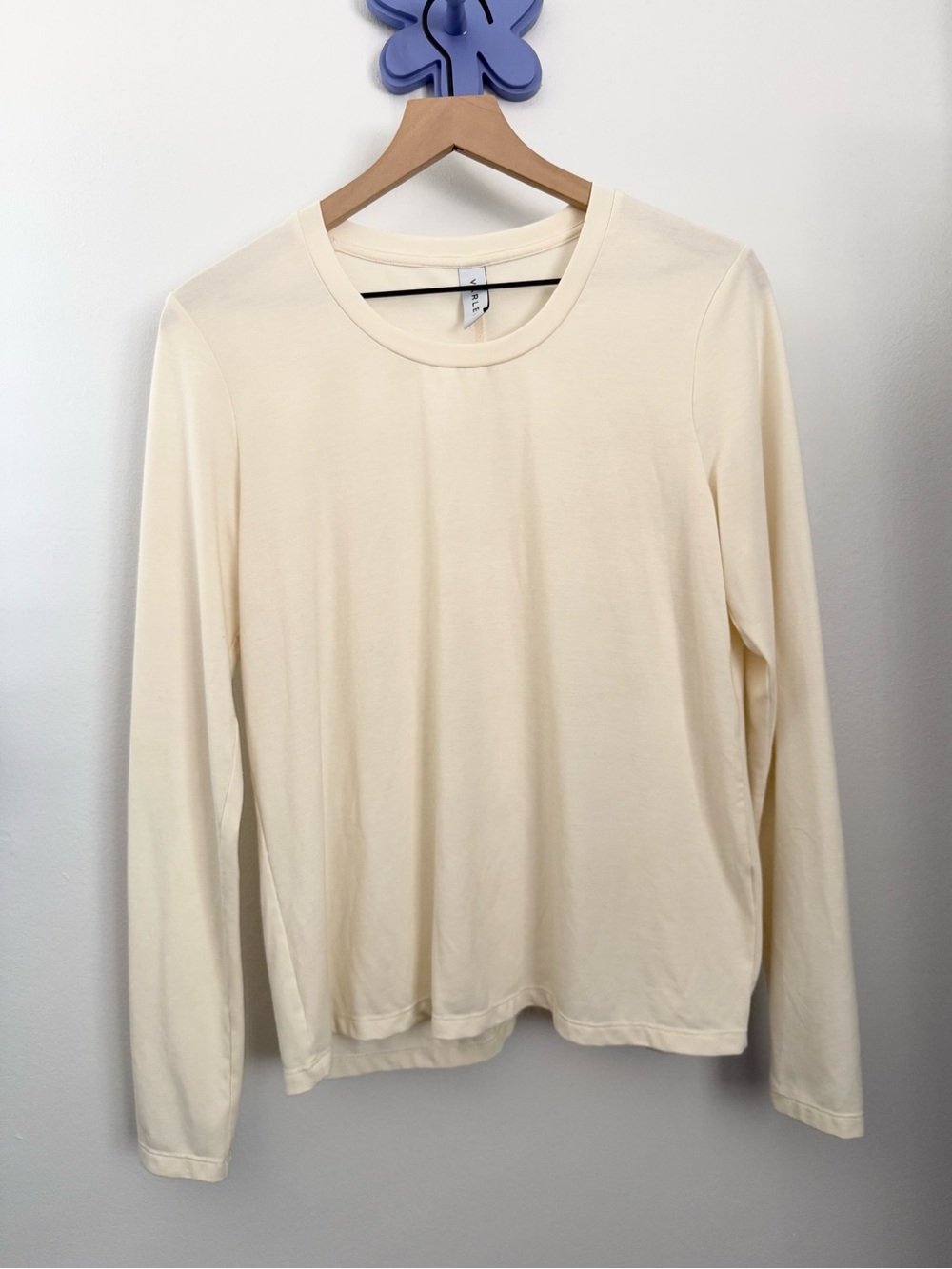 Varley Small Ivory Crew Neck Long Sleeve Tee Boxy Relaxed Outdoor Minimal